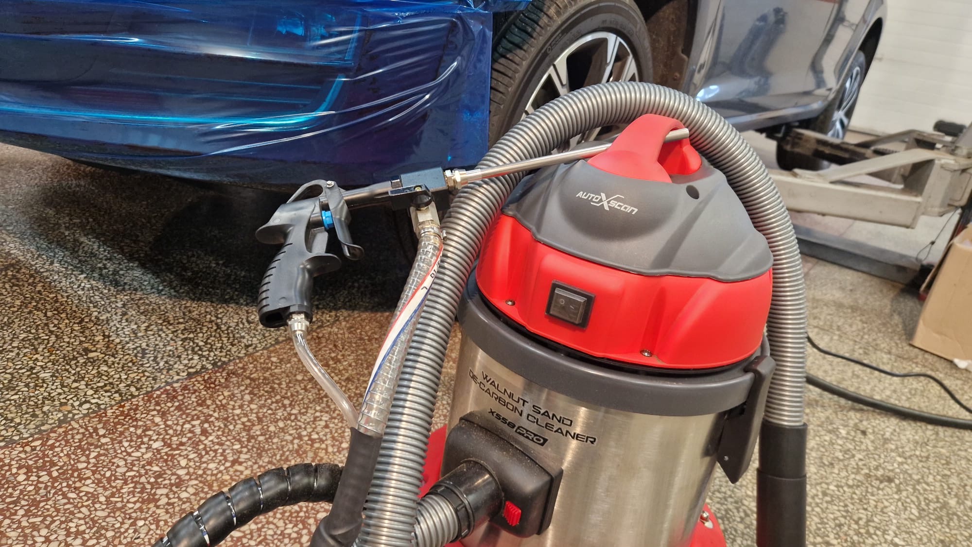 Profesjonalna maszyna do orzeszkowania walnut blaster AutoXscan X558 PRO w MROAUTO Gorzyce