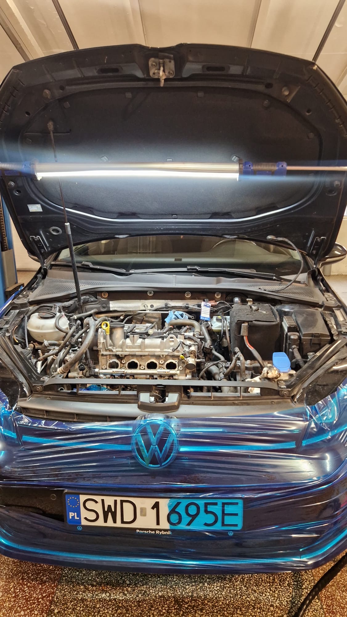 VW Golf TSI przed orzeszkowaniem kolektora dolotowego – MROAUTO Gorzyce