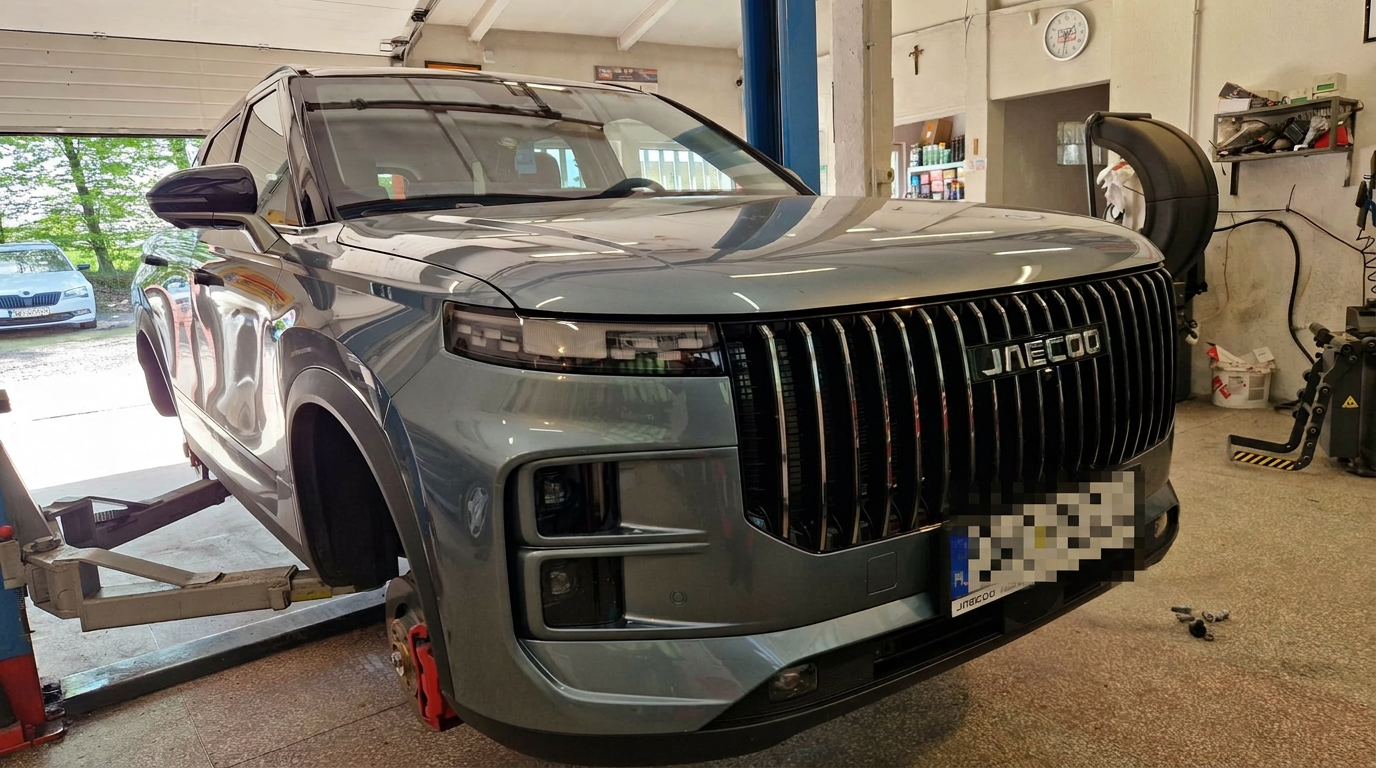 Jaecoo J7 na podnośniku w warsztacie MROAUTO Gorzyce – serwis chińskich samochodów