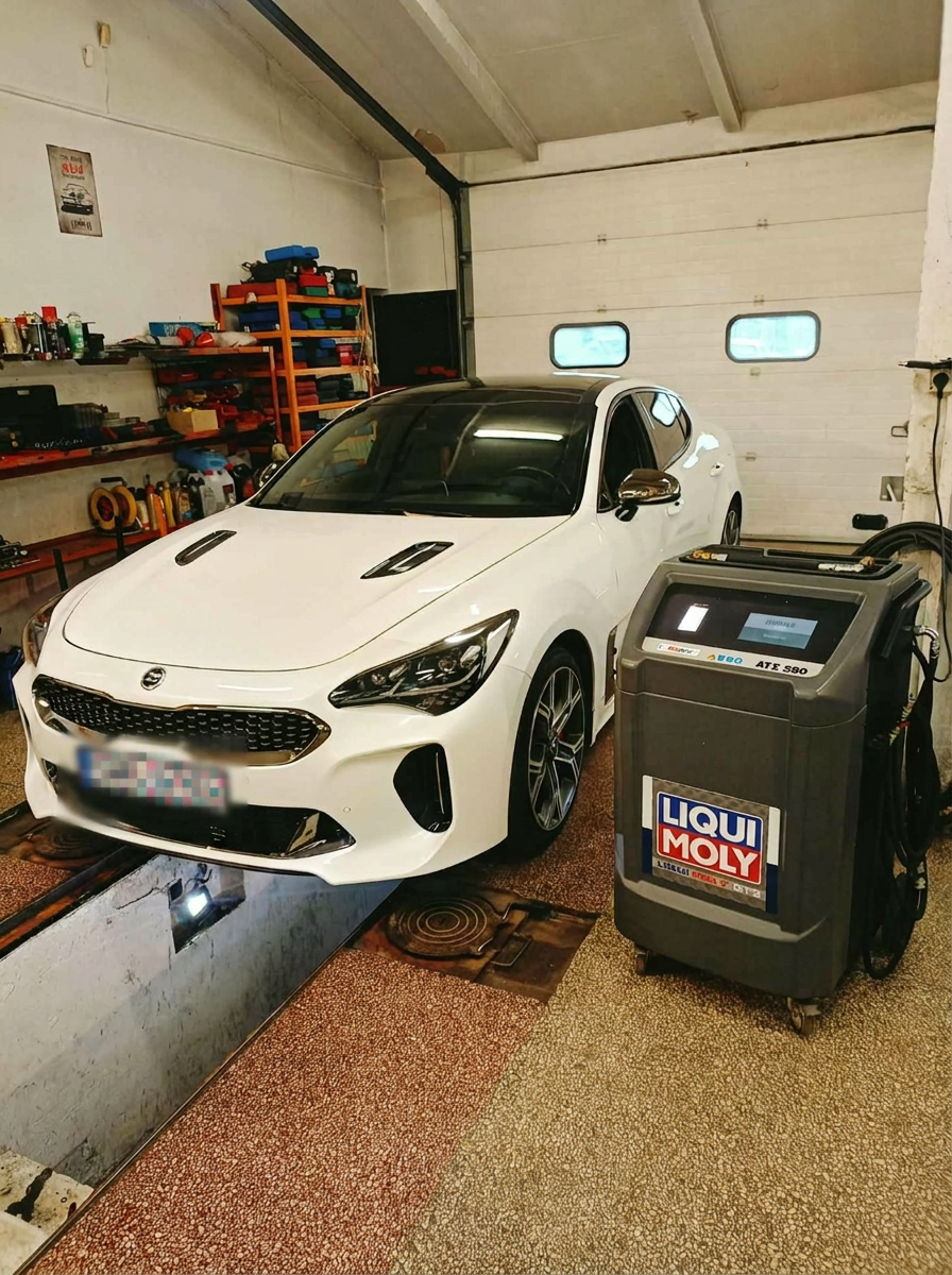 Kia Stinger z maszyną do dynamicznej wymiany oleju w skrzyni automatycznej Liqui Moly ATX 280